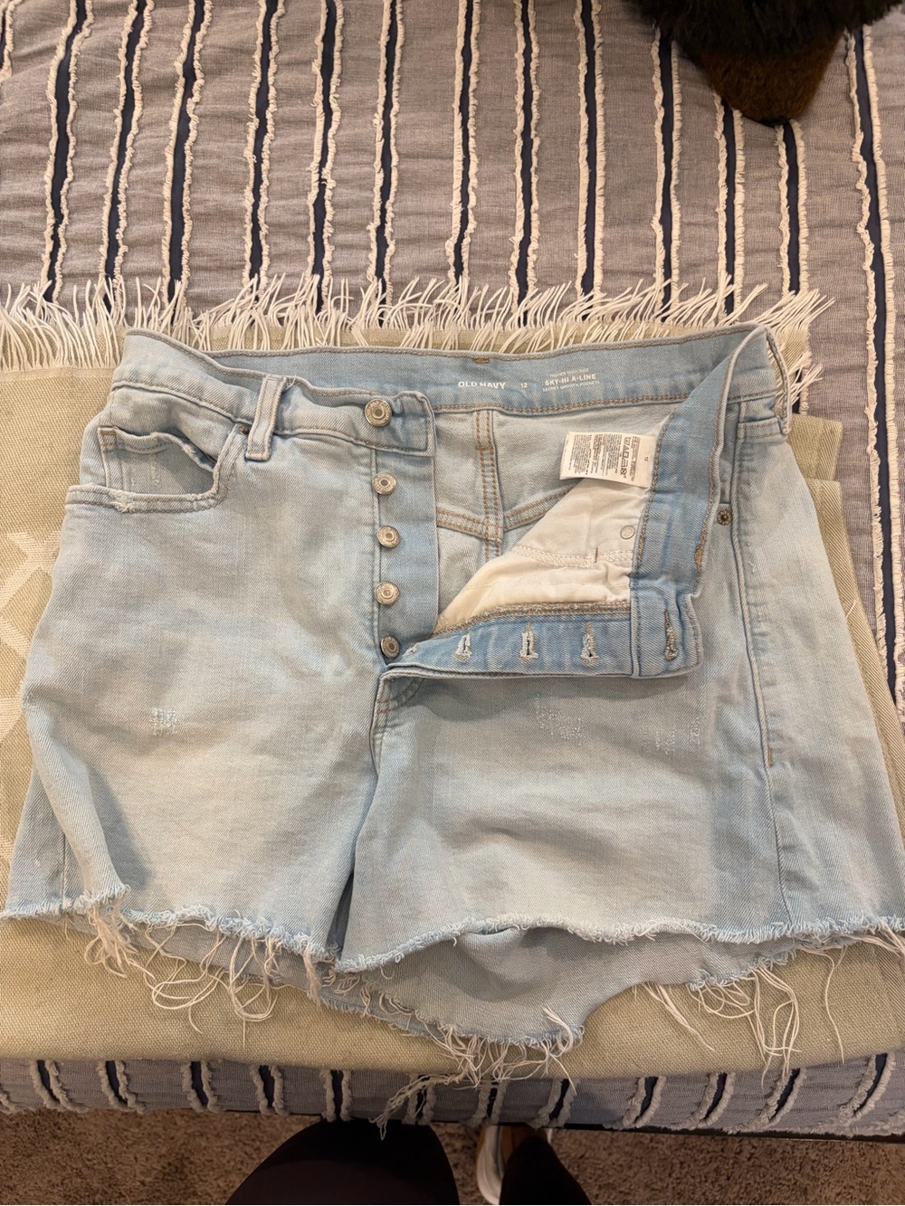 Old Navy Sky High A-line Light Wash Denim Button-Up Women's Shorts